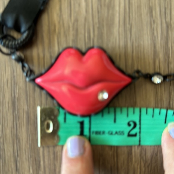 vintage Betsey Johnson lip necklace - Picture 5 of 7
